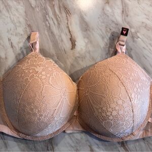 Victoria's Secret Lace Bra in Soft Pink